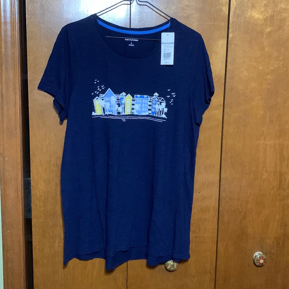 KIM ROGERS- NWT! Navy Easy Tee with Beachfront (L)